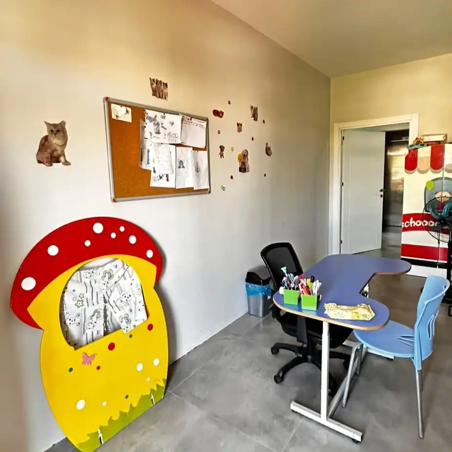 Öğrenci etkinlik panolu bireysel özel eğitim sınıfı
